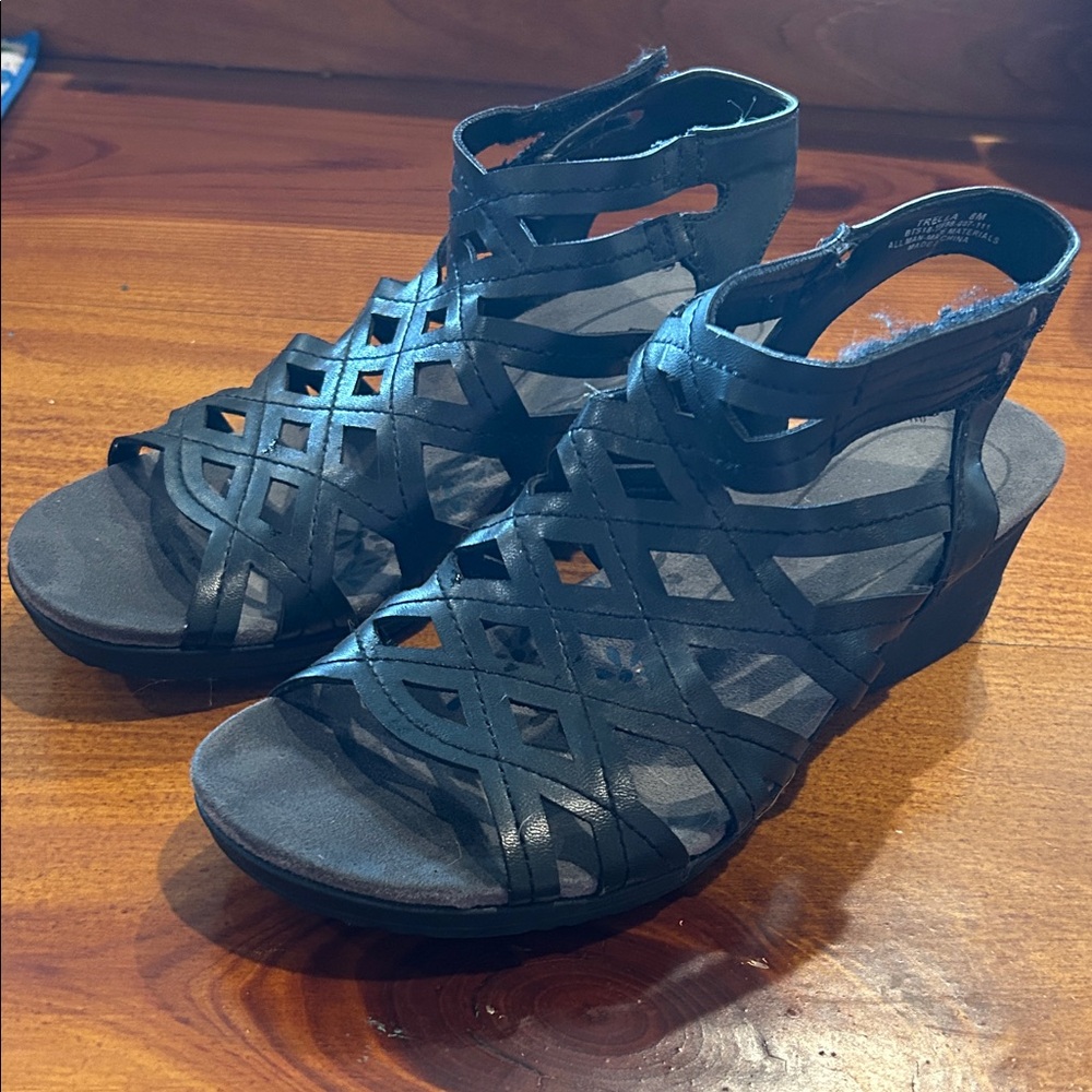 BareTraps Black Wedge Sandals